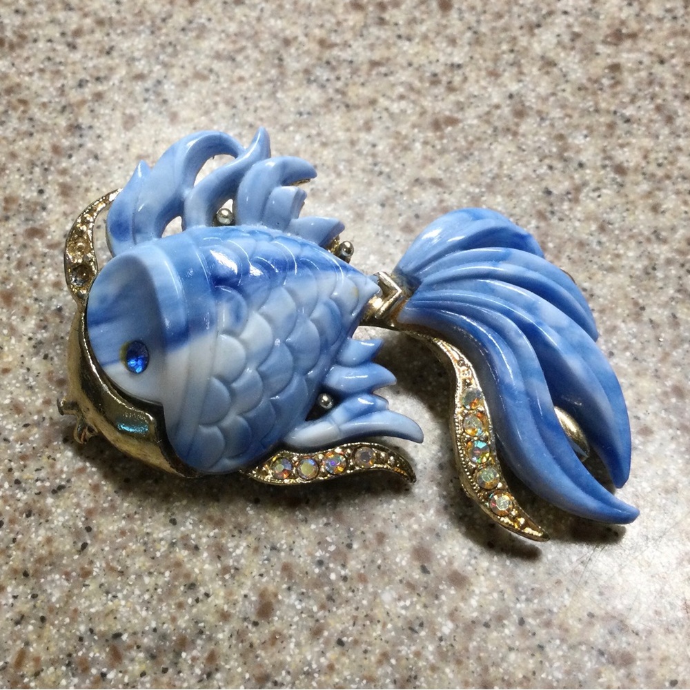 Vintage-Blue Swirl Lucite Koi Fish Brooch in the Style of Hattie Carnegie